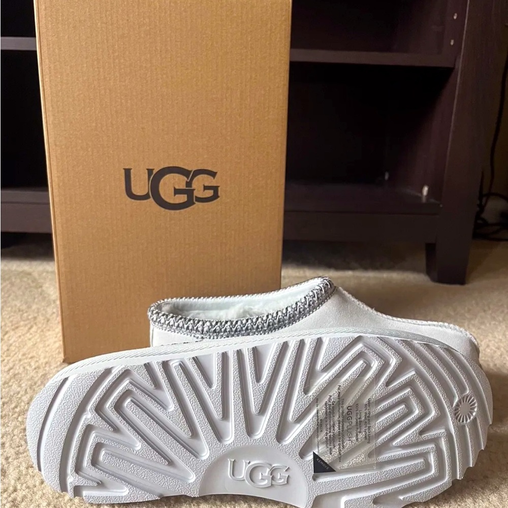 🤍🐭☑️ UGG TASMAN SLIPPERS GOOSE SZ 5Y / 7W 🐭☑️🤍 - Picture 5 of 6